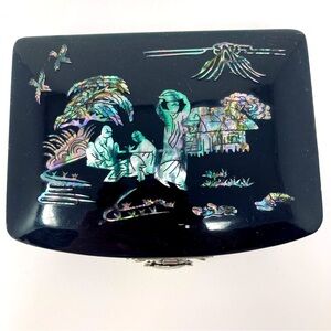 Vintage mother of pearl black lacquered ring box